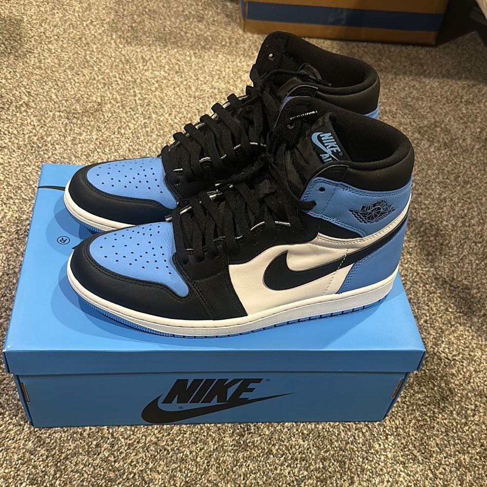 Jordan 1  High Carolina